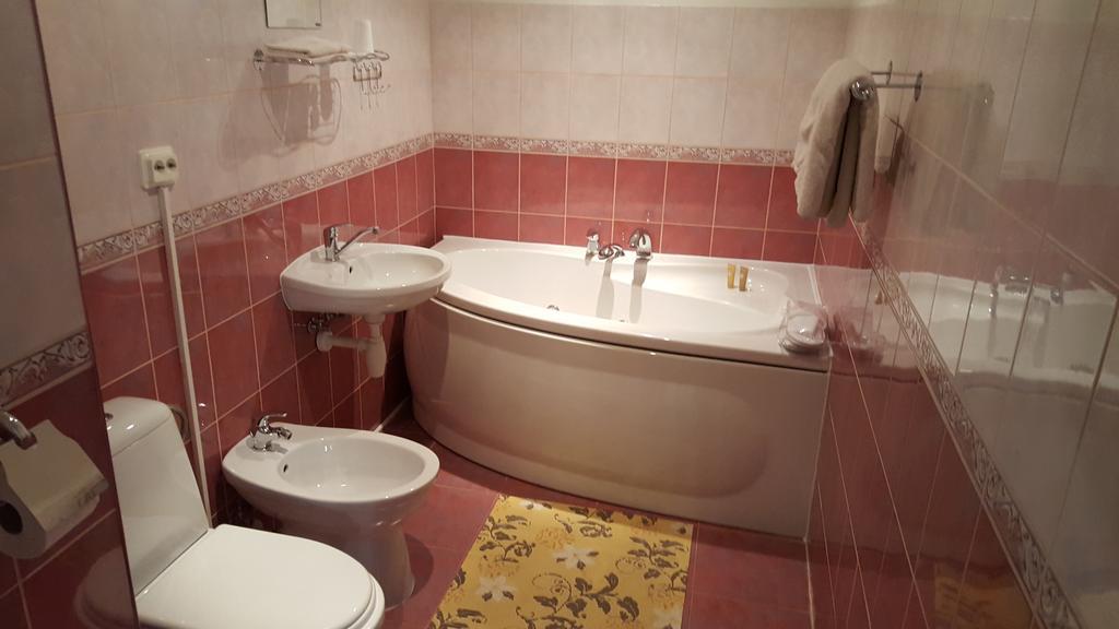 Hotel Гулбене Экстерьер фото