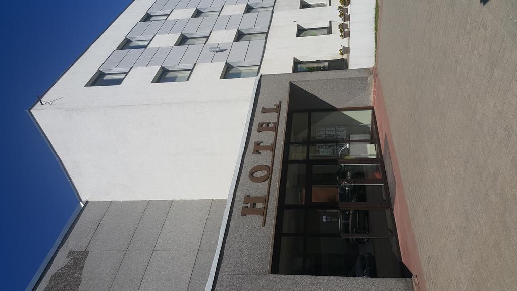 Hotel Гулбене Экстерьер фото
